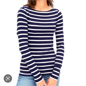 GAP boatneck top striped whit & blue Size medium